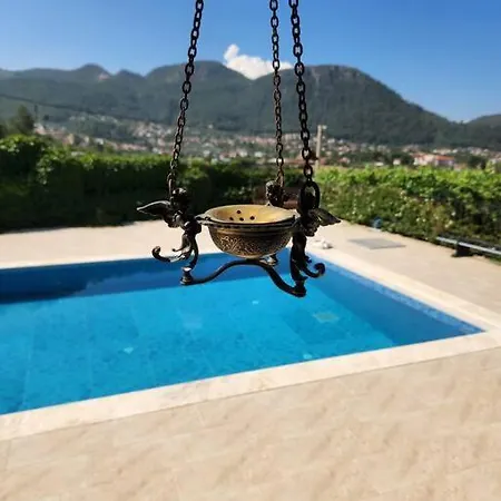 Uezuemluede Havuzlu Muestakil Tatil Villasi 4* فتحية