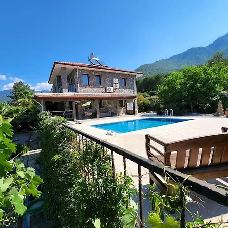 Uezuemluede Havuzlu Muestakil Tatil Villasi فندق فتحية