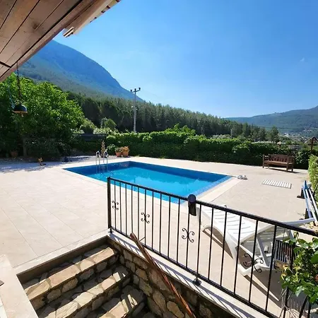 Uezuemluede Havuzlu Muestakil Tatil Villasi فتحية