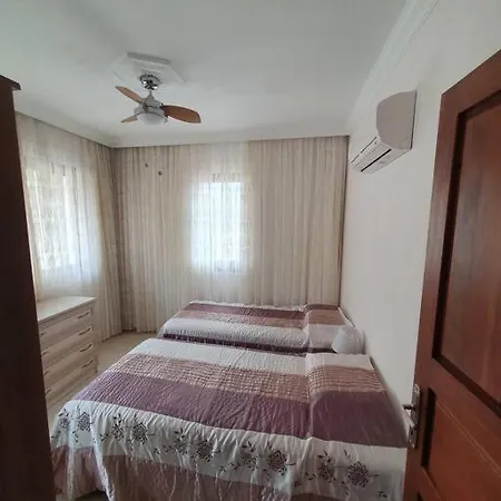 Uezuemluede Havuzlu Muestakil Tatil Villasi 4* فتحية